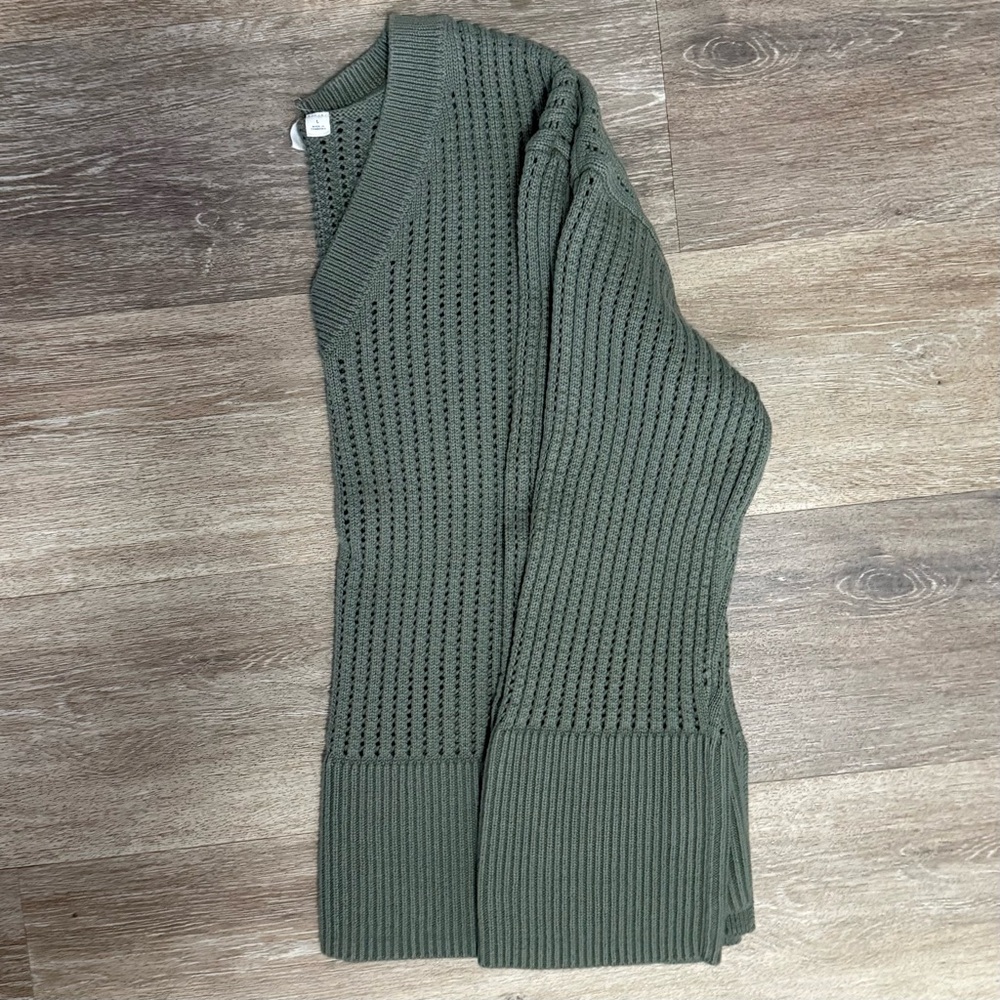 GAP Olive V-Neck Sweater - Picture 4 of 4
